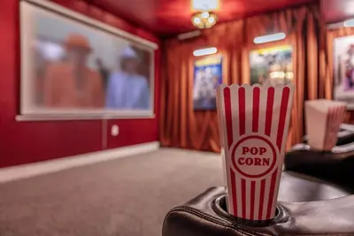 Image de Pool | Movie Theater | Golf | 2 King Beds