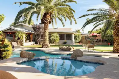 Image de Pool Spa Golf Basketball Court
