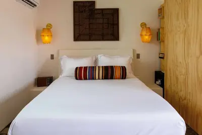 Image de West Texas Hideout at Iconic Property