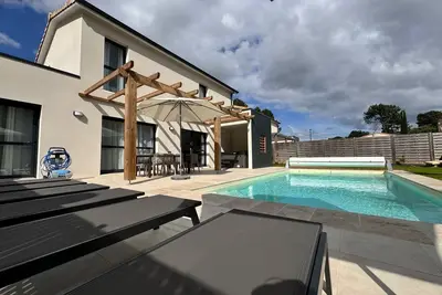 Image de Villa 4 chambres 4 salles de bains avec jardin + jacuzzi, piscine (villa 11)