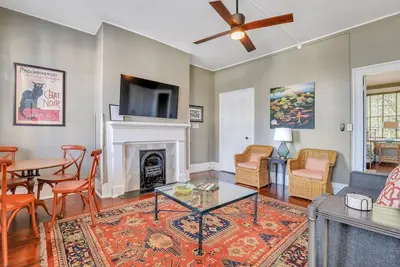 Image de Historic Charm off Monterey Sq Steps to Forsyth Park by Lucky Savannah