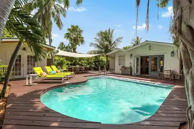 Image de Banyan Rose ~ Renovated 4 Bedroom, 2 Bathroom Midtown Home w/ Pool!