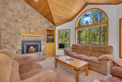 Image de Pet Friendly, Ac, Hot tub, Ping pong, family friendly, sharc passes included with rental!