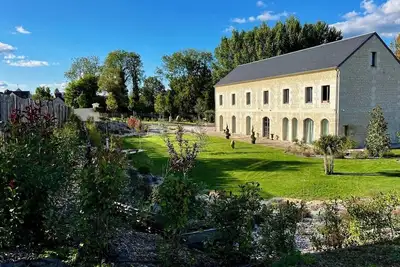 Image de Maison spacieuse et élégante, sauna et jacuzzi extérieur
