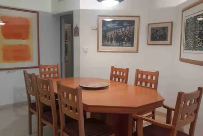 Beautiful Airy Family-sized Garden Apartment with a Kosher Kitchen