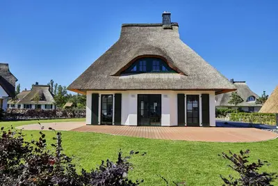 Image de Maison au bord de lagune avec sauna et foyer