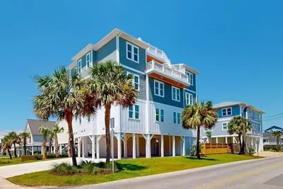 Image de Salt House - Luxury Vacation Home with Private Pool, Elevator, & Much More!