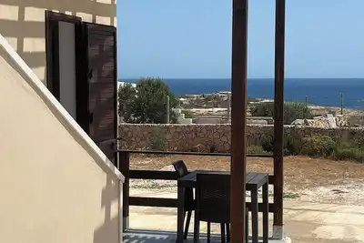Image de Madomare quiet and cozy studio apartment with sea view.