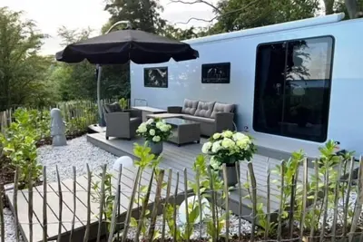 Image de Caravane de luxe Dreamer sur les backwaters, Lütow