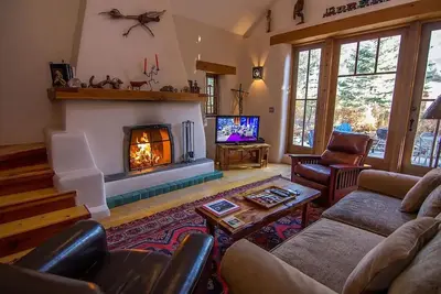Image de Caja de Tesoro ~ A Romantic Mountain Getaway!