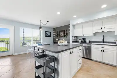 Image de Nature's Landing condo with bay view