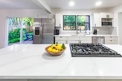 Image de Cozy 3bd\/2ba with Mid Century Modern Vibes Near Pensacola Beach and Downtown