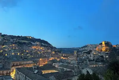 Villa Luci - Traditional Modican villa in the center of town with great views!