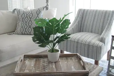 Image de Beautiful designer home. Walking distance to all your entertainment needs.