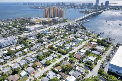 Image de Riviera Marina House! 1 block to marina and intracoastal