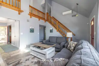 Image de Tranquil Retreat- Game Room, Big Backyard & Centrally Located. Pet Friendly!