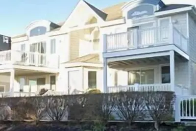 Image de Diamond Beach Condo - Pool and Private Beach