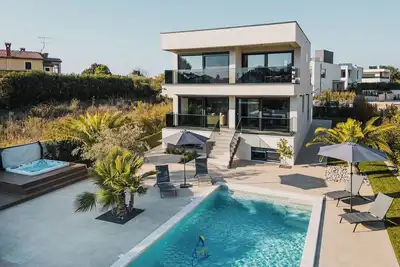 Image de Luxueuse villa spa 3 chambres avec piscine chauffée à proximité des plages