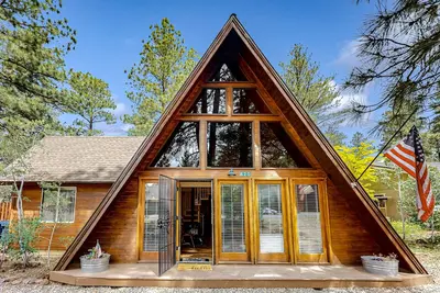 Image de A-frame home with loft, gas grill, partial Ac, dog-friendly