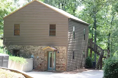 Image de The Hidden Paradise. Rustic lake cabin located on the Big Tallapoosa River.