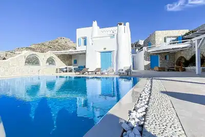 Cycladic Style Villa with 2 Guest Suites, A/C, Private Pool, Stunning Sea & Sunset Views!