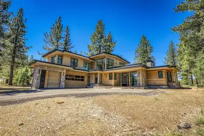 Image de Astoria By Tahoe Getaways at Lahontan - 5br w/ Hot Tub, Sauna & A/C!