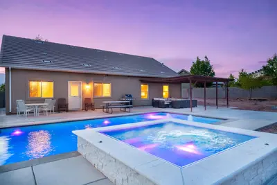 Image de Private Pool & Spa, Pickleball, King Beds, Near Zion, Sleeps 16+, Game Room