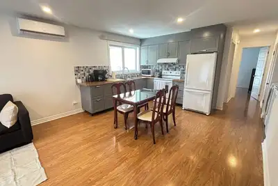 Image de Apartment with a Balcony. Free Parking.