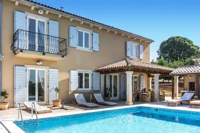 Image de Belle maison Ă Smoljanci avec WiFi