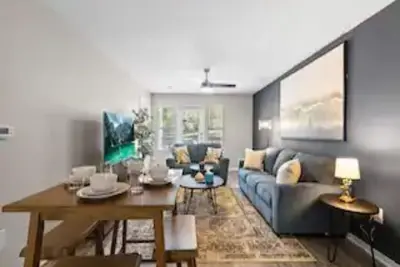 Image de Stylish 2 Bed 2 Bath Apt in Austin 8 mins from Dt!