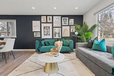 Image de The Bluebird & The Nest | 10 Min Dt | Free Parking | Upscale | Private Back Yard