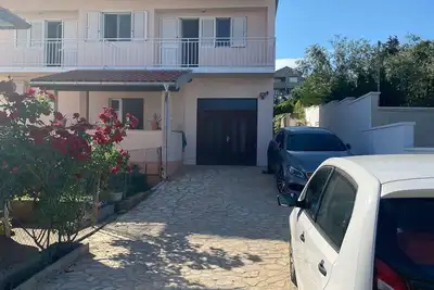 Image de Appartement de deux chambres avec le balcon et la vue sur le mer Preko, Ugljan (A-23327-b)