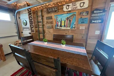 Image de LakeLux:FirePit, FamFriendly, Porch, Sleeps10