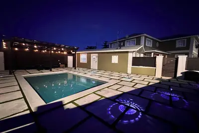 Island Haven Hideaway 5br Home & Pool. 3 minute walk to beach, Very Quiet