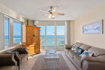 Image de Enjoy Panoramic Views From The Private Wrap Around Balcony!