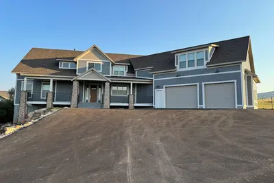 Image de New listing! Hanson House- 9 bed 7. 5 bath Sleeps 35. 1/2 Acre Grass Yard