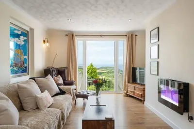 Image de Peaceful Home, Sea Views, Private Parking