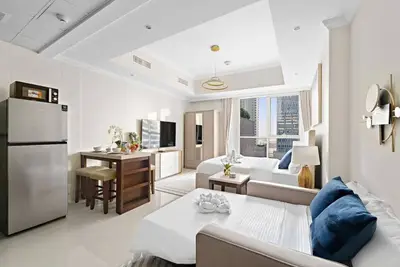 Image de First Class | Studio | Urban Oasis
