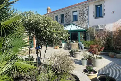 Image de Maison familiale atypique 320 m2 - A 10 min des plages
