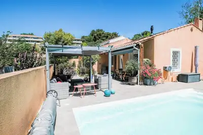 Image de Villa  3 Chambres, clim, jardin  piscine jacuzzi