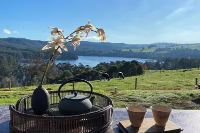 Image de Stillwater at Broughton Hall. Jindivick. Fireside lake views. Tranquil getaway.