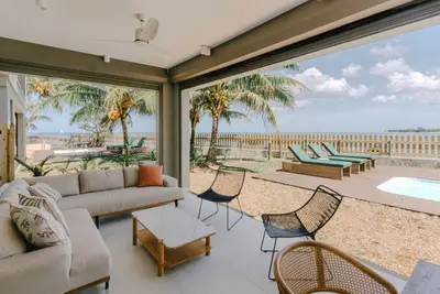Image de Located directly on the beach in Tamarin with private garden and swimming pool.