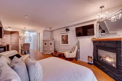 Image de Cozy Loft in the Heart of St-Sauveur Village!