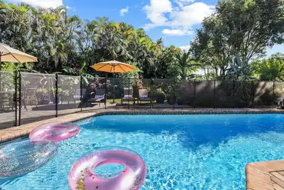 Image de The Springs - Pool, Pets, Designer Kitchen & Work Stations (Desks, Monitors, Chairs)