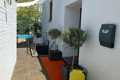 Image de Svens-appartement die Alternative zum Hotel, Pool, Mediterraner Garten
