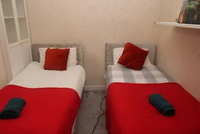Image de mater dei suite where fresh city food awaits you,