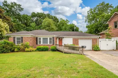 Image de Red Brick Ranch- 2. 3 miles to Ua- Fenced Backyard