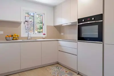 Image de Detached house, old town, 7 minutes from the beach