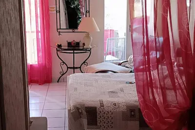 Image de Beau F1 entiérement rénové pour vacances & séjout.