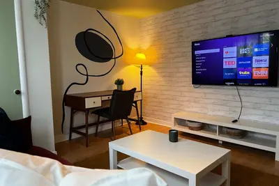 Image de Stylish 1-Bdrm, Prime Location